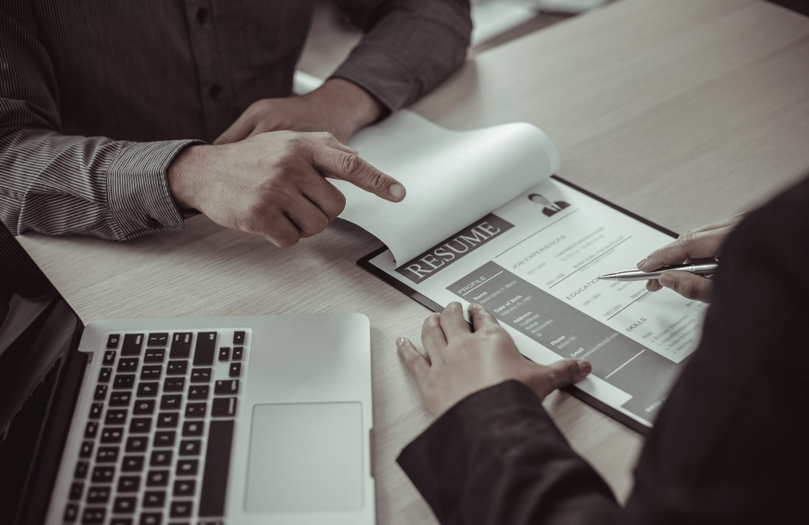 What recruiters look for in a resume blog image
