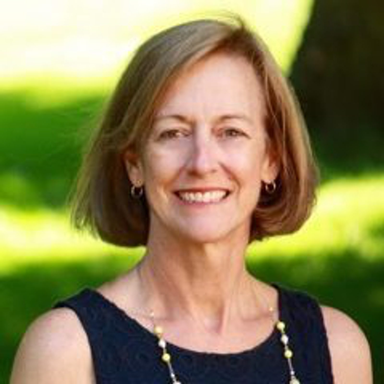 Suzanne Wall headshot